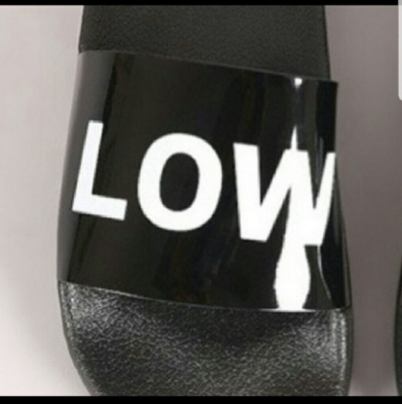 Keeping it lowkey trendy casual flip flops - Picture 2 of 3